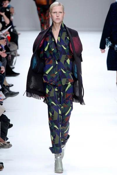 Look 27